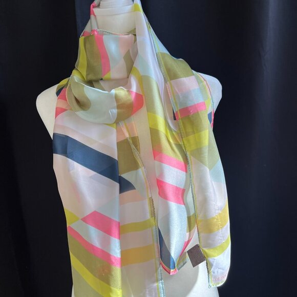 Vince Camuto Elegant Cream/Pastels Geometric pattern rectangle Scarf 18 x 70 - Picture 2 of 11